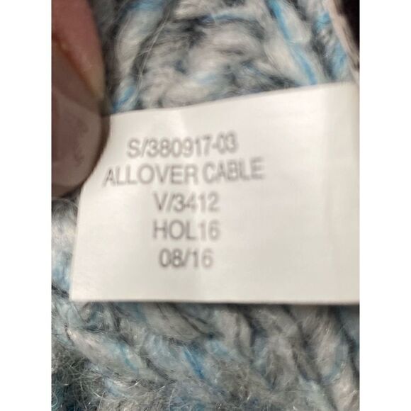 Banana Republic all over grey cable knit beanie Pom Pom - Picture 8 of 8